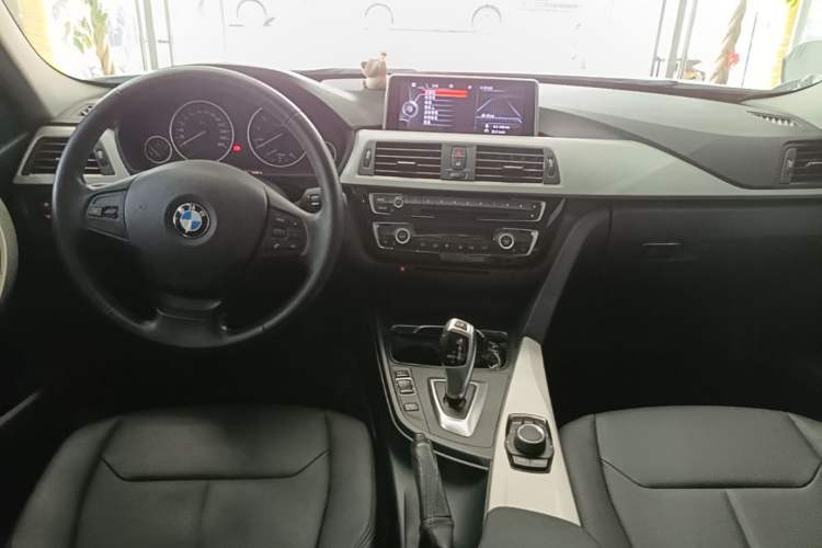 Used BMW 3 Series 2016 320Li Ambition Model Center Console