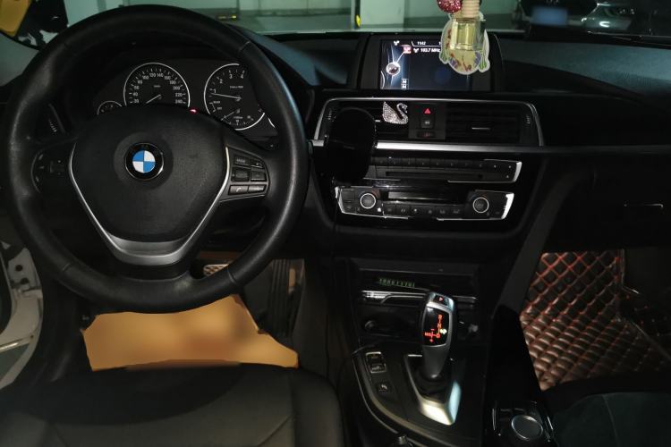 Used BMW 3 Series 2016 316Li Fashion Model Center Console