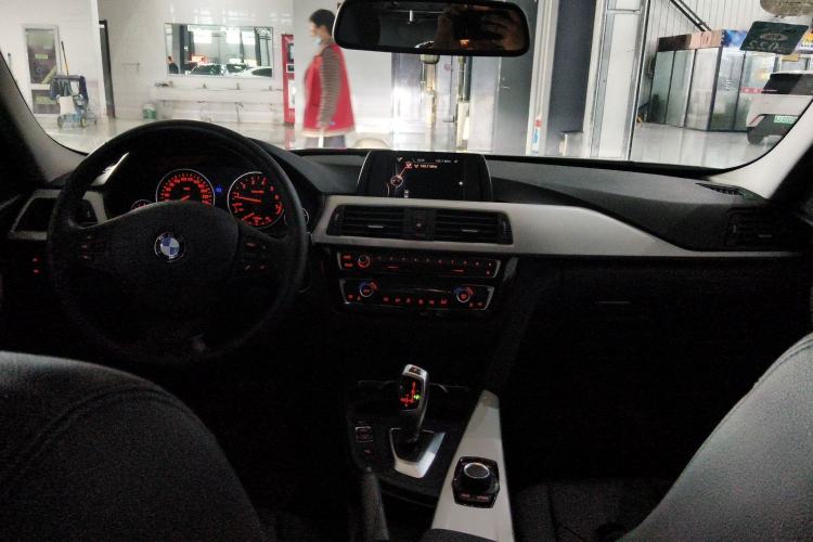 Used BMW 3 Series 2016 320Li Ambition Model Center Console