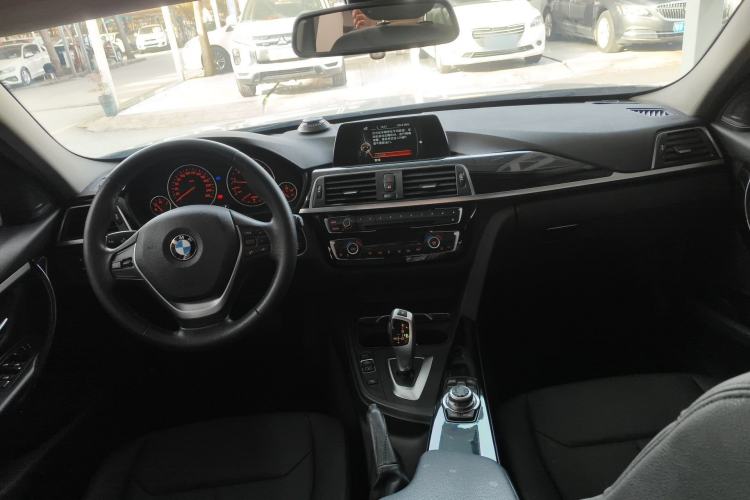 Used BMW 3 Series 2016 320Li Fashion Model Center Console