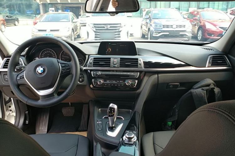 Used BMW 3 Series 2016 320Li Fashion Model Center Console