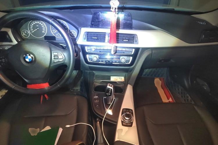 Used BMW 3 Series 2016 320i Fashion Model Center Console