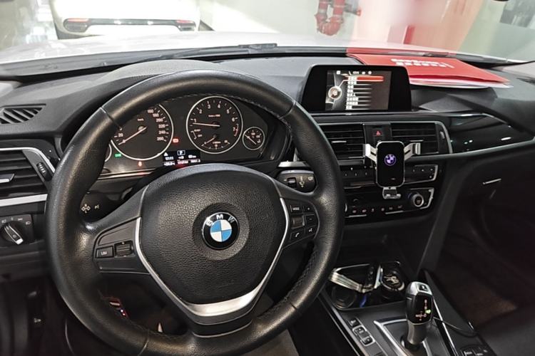 Used BMW 3 Series 2016 320Li Fashion Model Center Console