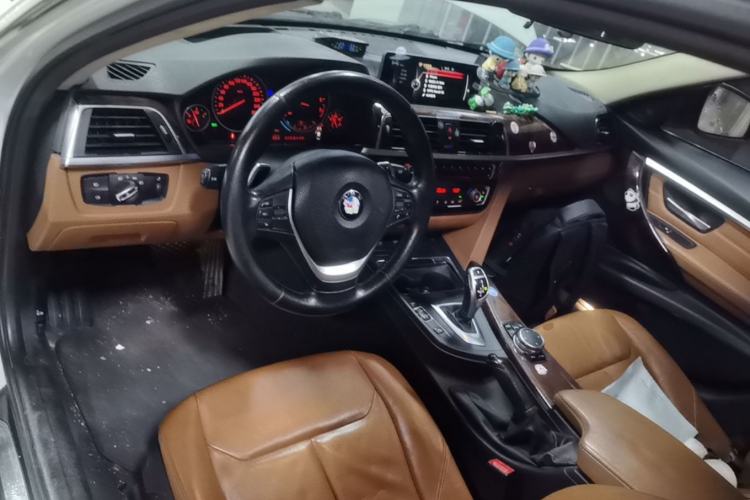 Used BMW 3 Series 2016 328Li xDrive Luxury Design Package Center Console
