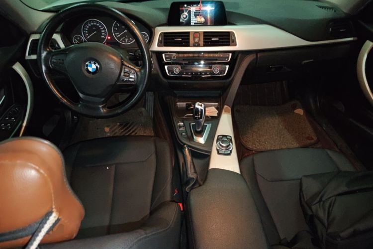 Used BMW 3 Series 2016 320i Fashion Model Center Console