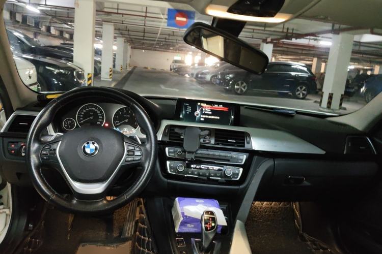 Used BMW 3 Series 2016 328Li Fashion Model Center Console