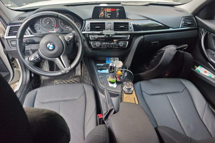 Used BMW 3 Series 2016 320i Fashion Model Center Console