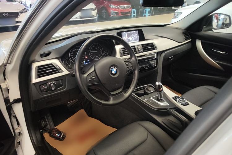 Used BMW 3 Series 2016 320Li Fashion Model Center Console