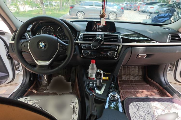 Used BMW 3 Series 2016 320i Fashion Model Center Console