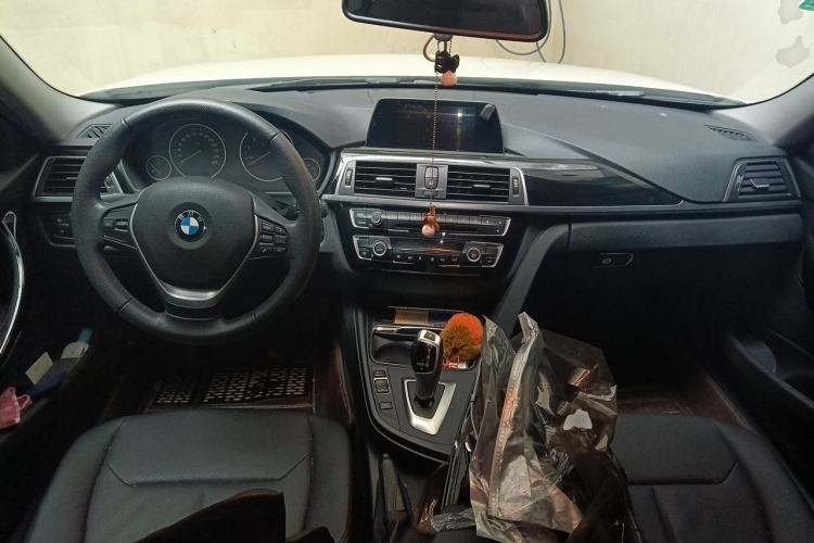 Used BMW 3 Series 2016 320i Fashion Model Center Console