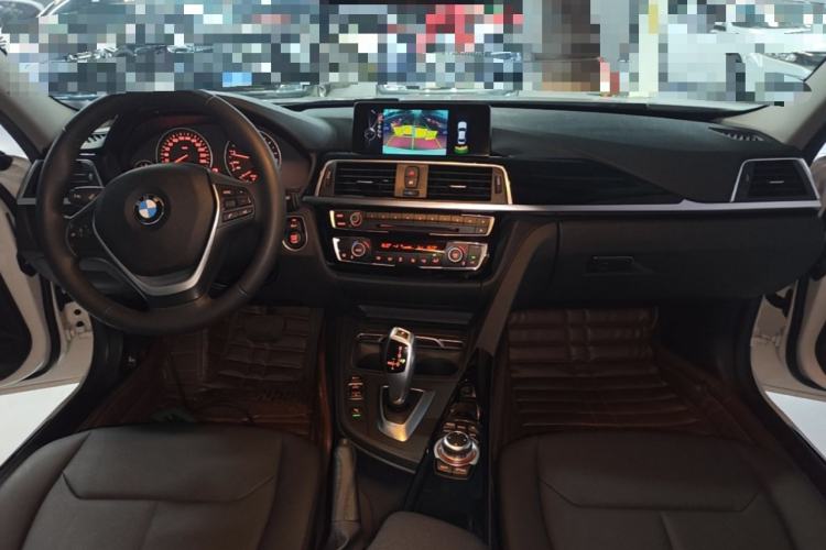 Used BMW 3 Series 2016 320i Fashion Model Center Console