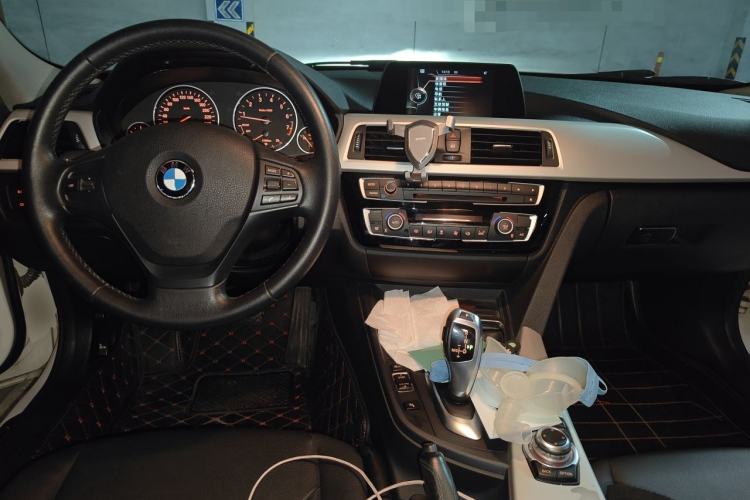 Used BMW 3 Series 2016 320i Fashion Model Center Console