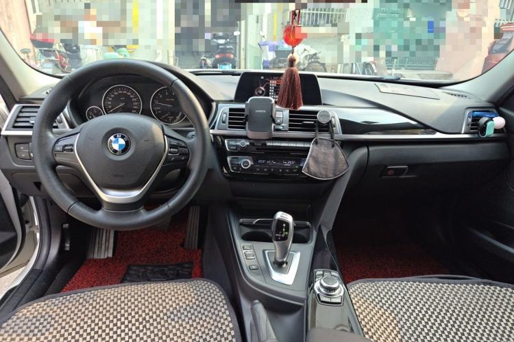 Used BMW 3 Series 2016 320i Fashion Model Center Console