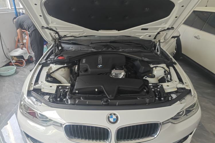 Used BMW 3 Series 2016 320Li Fashion Model Engine Bay