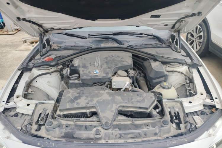 Used BMW 3 Series 2016 320i Fashion Model Engine Bay