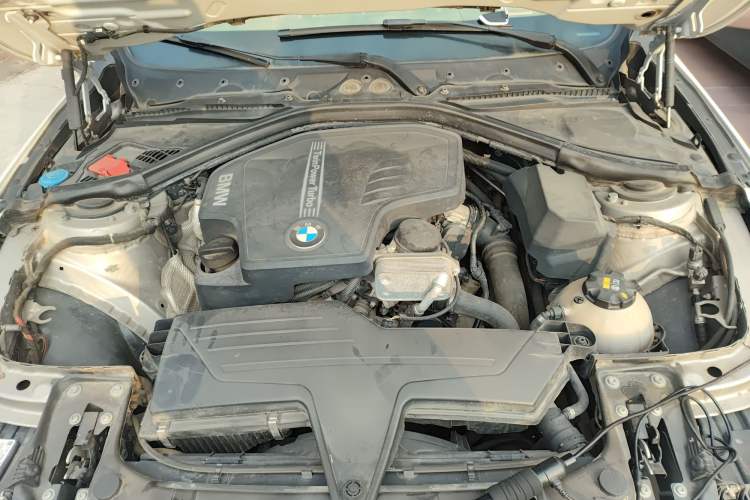 Used BMW 3 Series 2016 320i Fashion Model Engine Bay