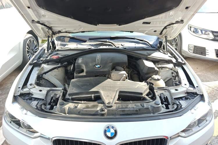 Used BMW 3 Series 2016 320i Fashion Model Engine Bay