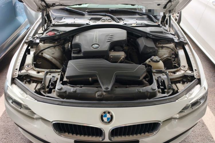 Used BMW 3 Series 2016 320i Fashion Model Engine Bay
