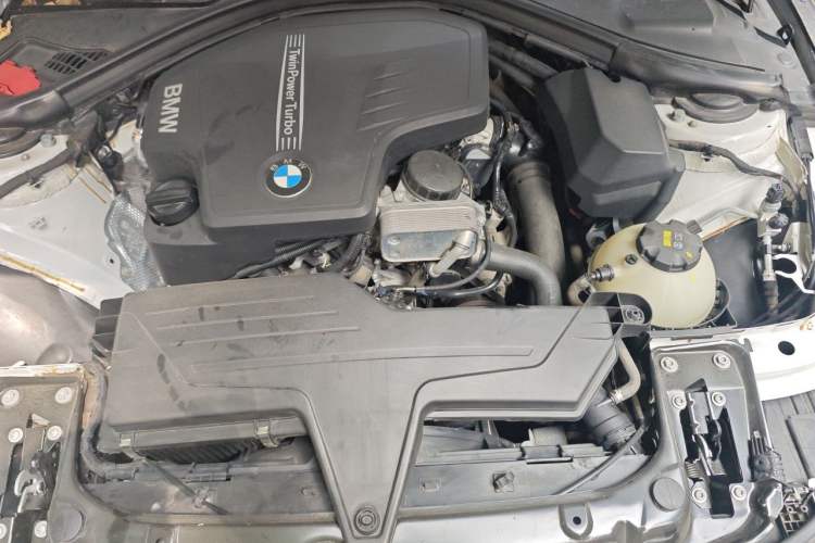 Used BMW 3 Series 2016 320i Fashion Model Engine Bay