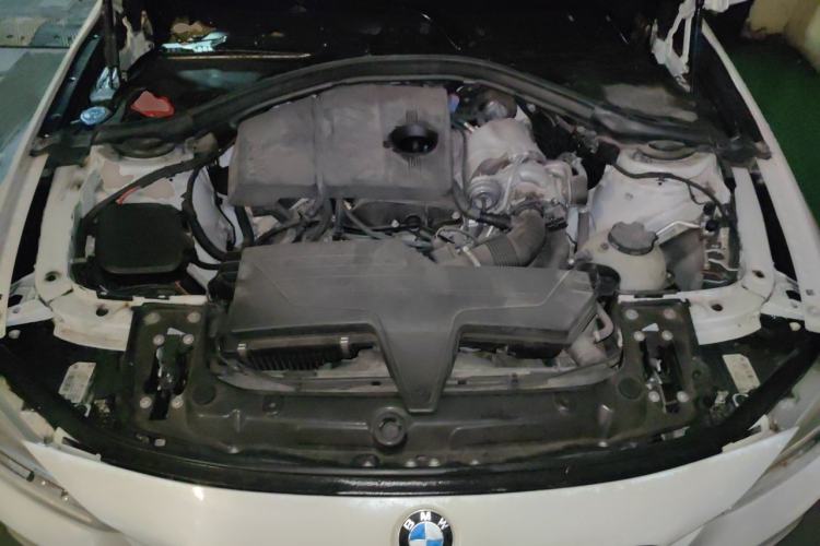 Used BMW 3 Series 2016 316Li Fashion Model Engine Bay