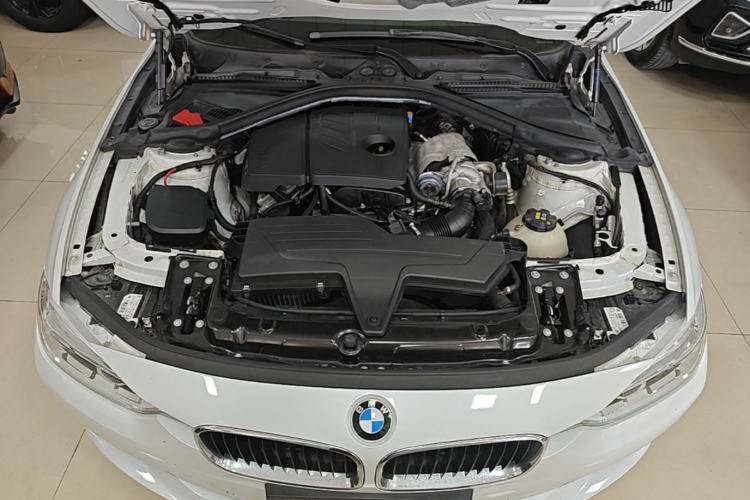 Used BMW 3 Series 2016 316Li Fashion Model Engine Bay