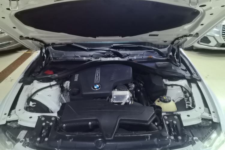Used BMW 3 Series 2016 320Li Fashion Model Engine Bay