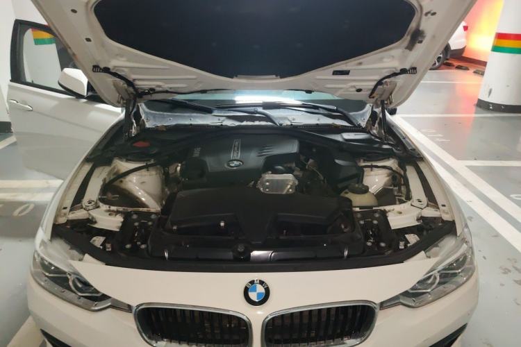 Used BMW 3 Series 2016 320i Fashion Model Engine Bay