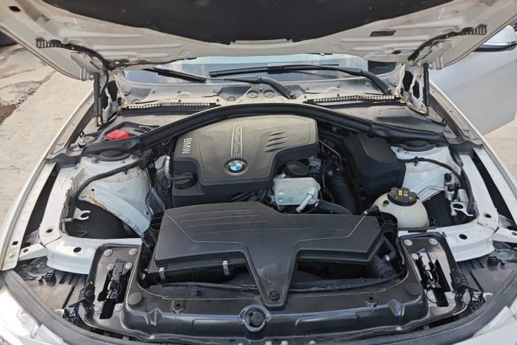 Used BMW 3 Series 2016 320i Fashion Model Engine Bay