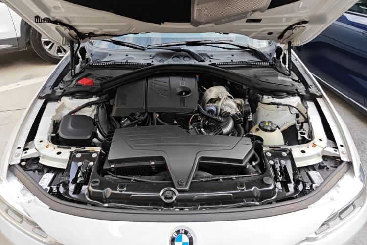 Used BMW 3 Series 2016 316Li Fashion Model Engine Bay