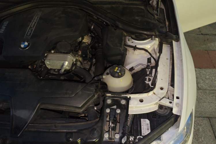 Used BMW 3 Series 2016 328i M Sport Engine Bay Left