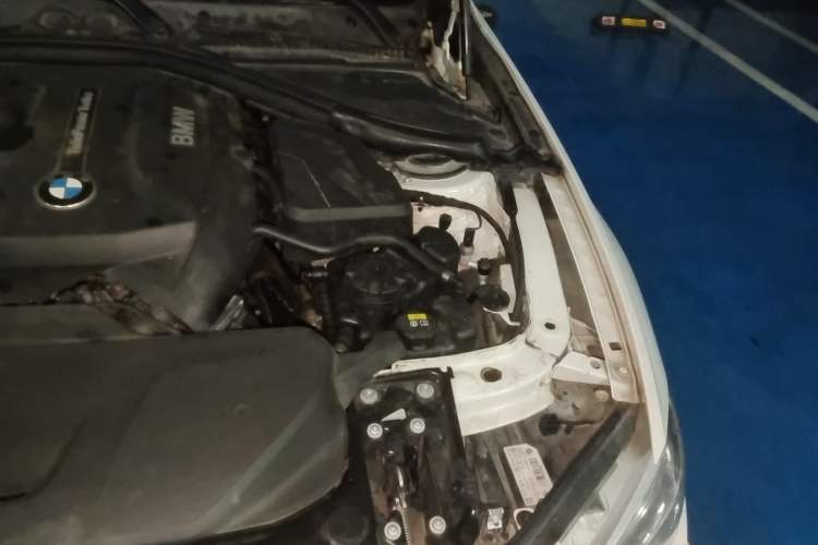 Used BMW 3 Series 2016 320i M Sport Engine Bay Left