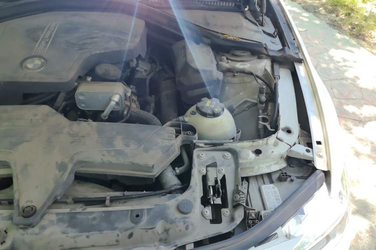 Used BMW 3 Series 2016 320i Fashion Model Engine Bay Left