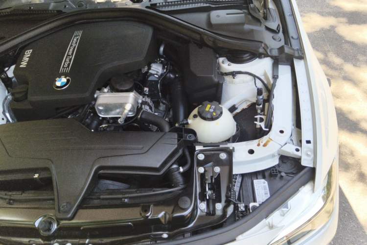 Used BMW 3 Series 2016 320Li Fashion Model Engine Bay Left