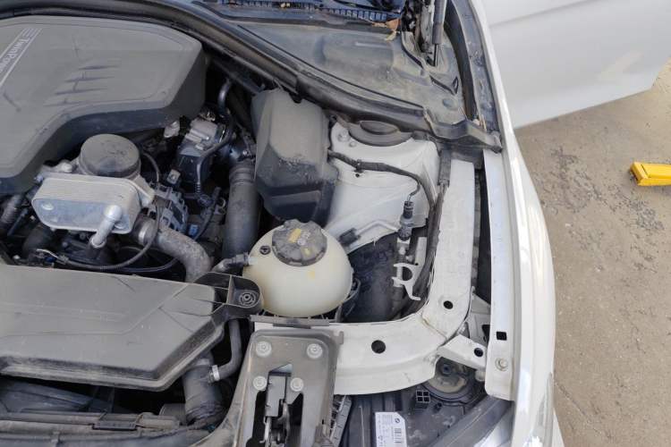 Used BMW 3 Series 2016 320i Fashion Model Engine Bay Left