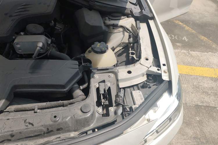 Used BMW 3 Series 2016 320Li Ambition Model Engine Bay Left