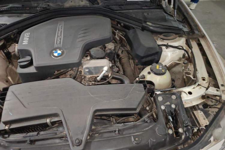 Used BMW 3 Series 2016 328i M Sport Engine Bay Left