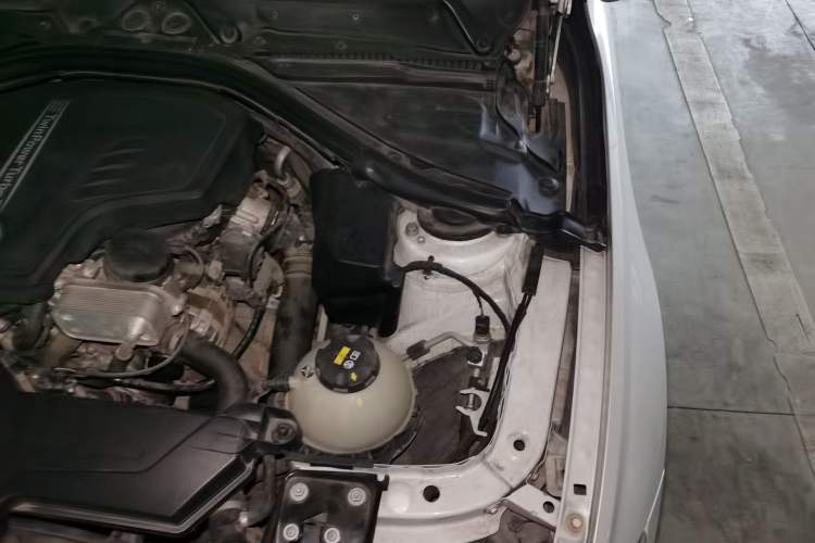 Used BMW 3 Series 2016 320Li Ambition Model Engine Bay Left