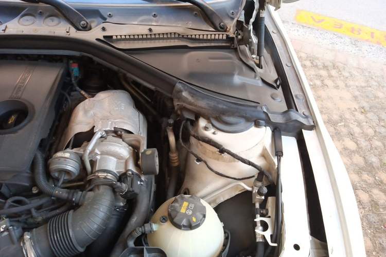 Used BMW 3 Series 2016 316i Fashion Model Engine Bay Left