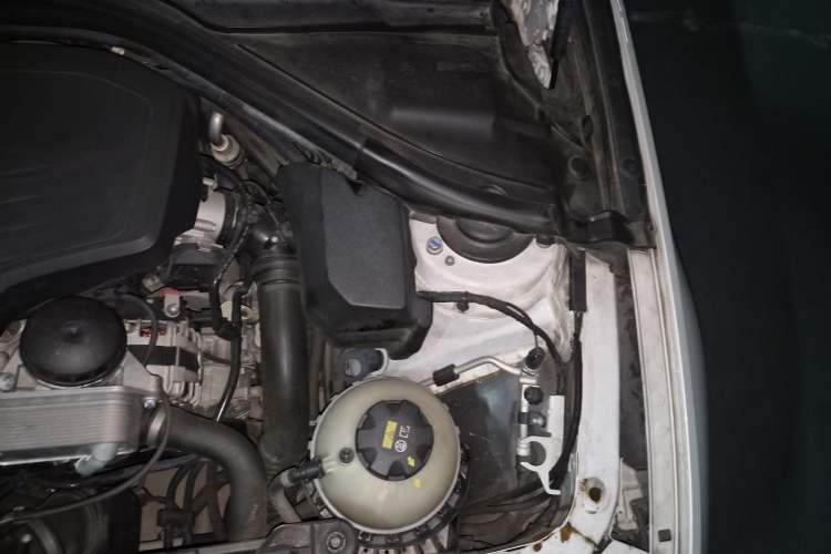 Used BMW 3 Series 2016 320i Fashion Model Engine Bay Left