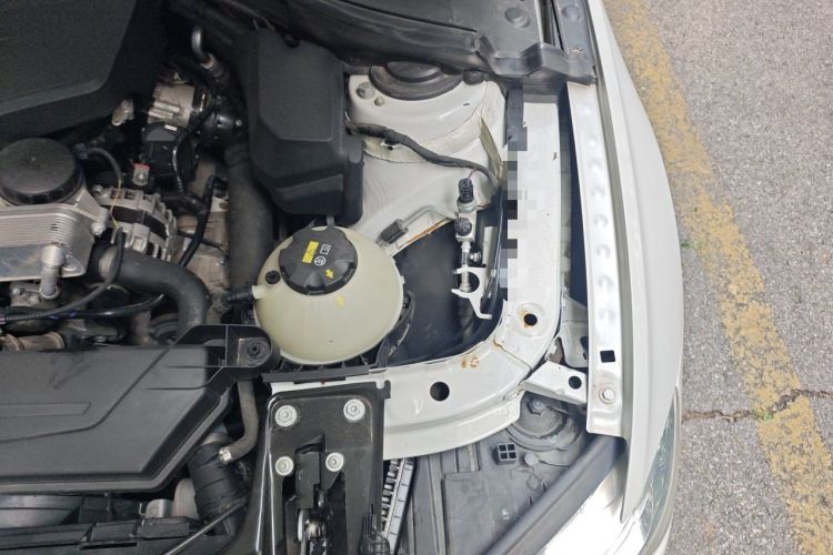 Used BMW 3 Series 2016 320i Fashion Model Engine Bay Left