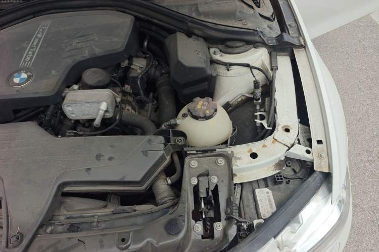 Used BMW 3 Series 2016 320i M Sport Engine Bay Left