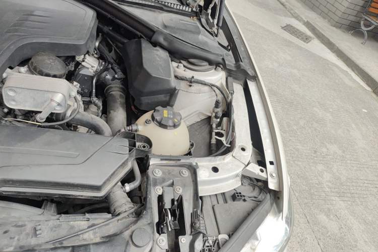 Used BMW 3 Series 2016 328Li Fashion Model Engine Bay Left
