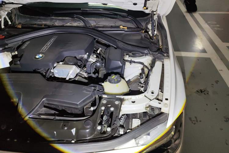Used BMW 3 Series 2016 320i Fashion Model Engine Bay Left