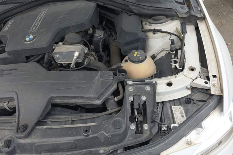 Used BMW 3 Series 2016 320Li Ambition Model Engine Bay Left