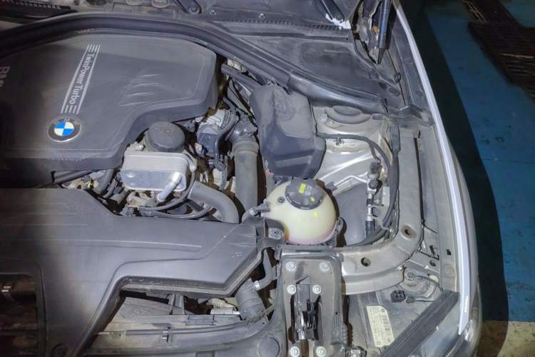 Used BMW 3 Series 2016 320Li Fashion Model Engine Bay Left