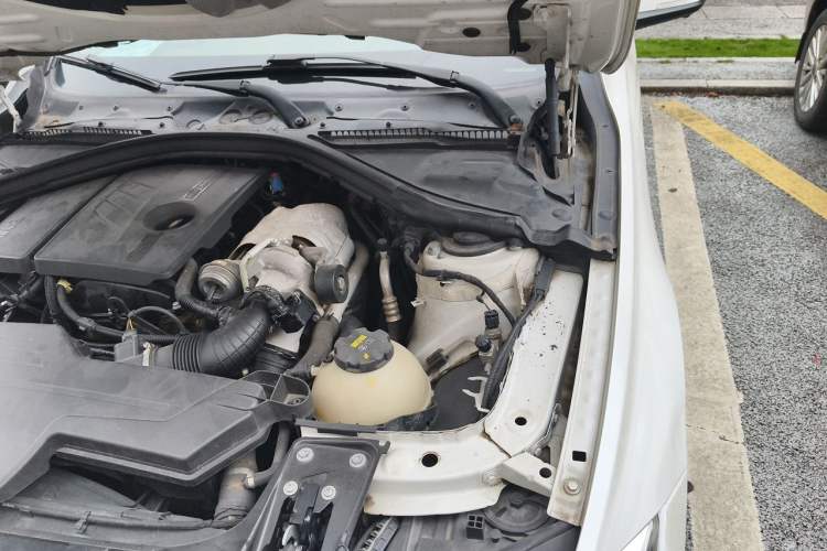Used BMW 3 Series 2016 316i Fashion Model Engine Bay Left