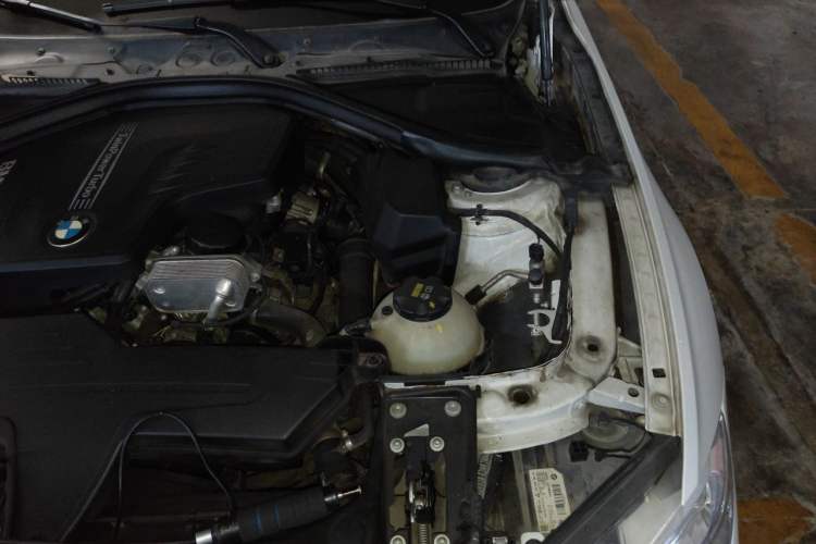 Used BMW 3 Series 2016 320Li Fashion Model Engine Bay Left