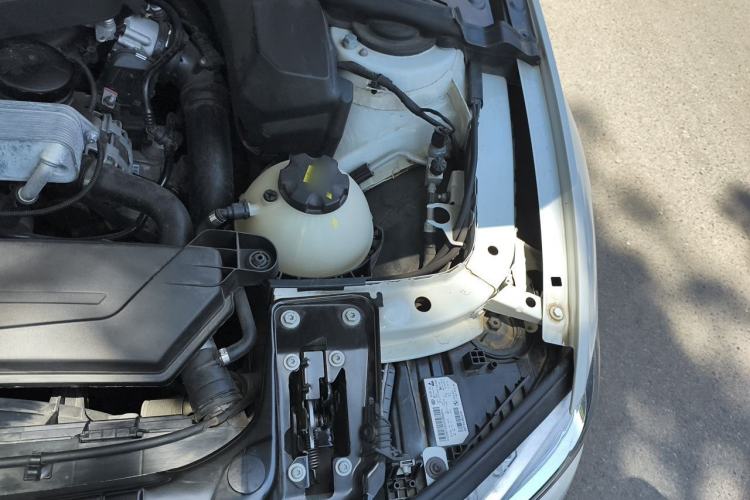 Used BMW 3 Series 2016 320i Fashion Model Engine Bay Left