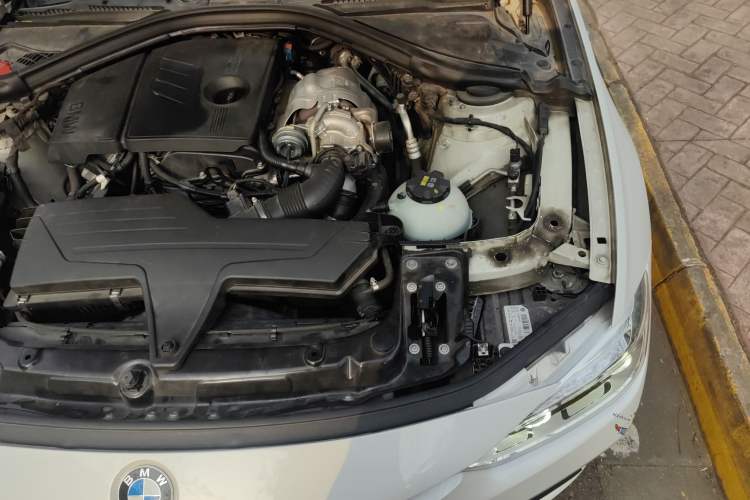 Used BMW 3 Series 2016 316i Fashion Model Engine Bay Left