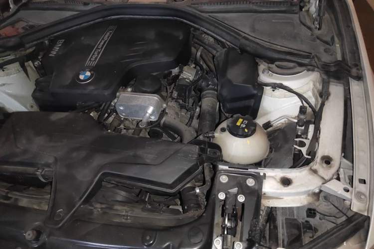 Used BMW 3 Series 2016 320i Fashion Model Engine Bay Left
